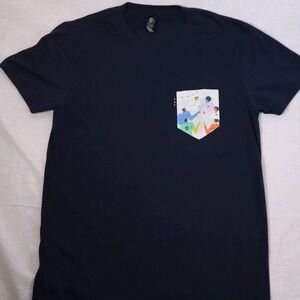Poches & Fils Navy Graphic Pocket T-Shirt Size M – Quebec Made – Party Design